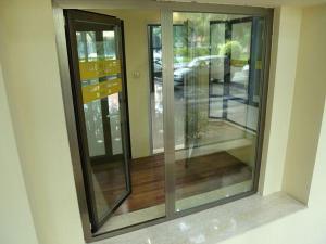 Створчатые алюминиевые окна и двери с уплотнением 